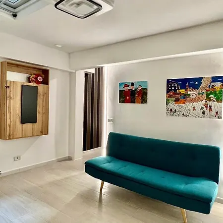 Ludo's Flat Center * Bari